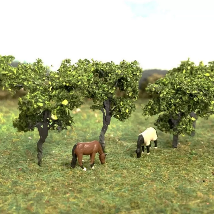 Chestnut Trees 25mm tall MP70322