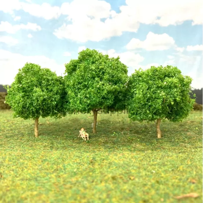 Oak Trees 40 - 50mm Tall 