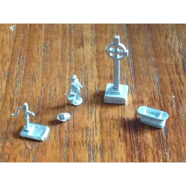 Village cross, pump and trough  N gauge