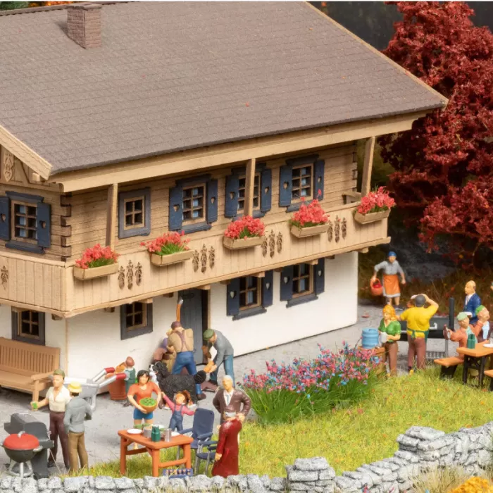 In The Garden Set  OO Noch 16215