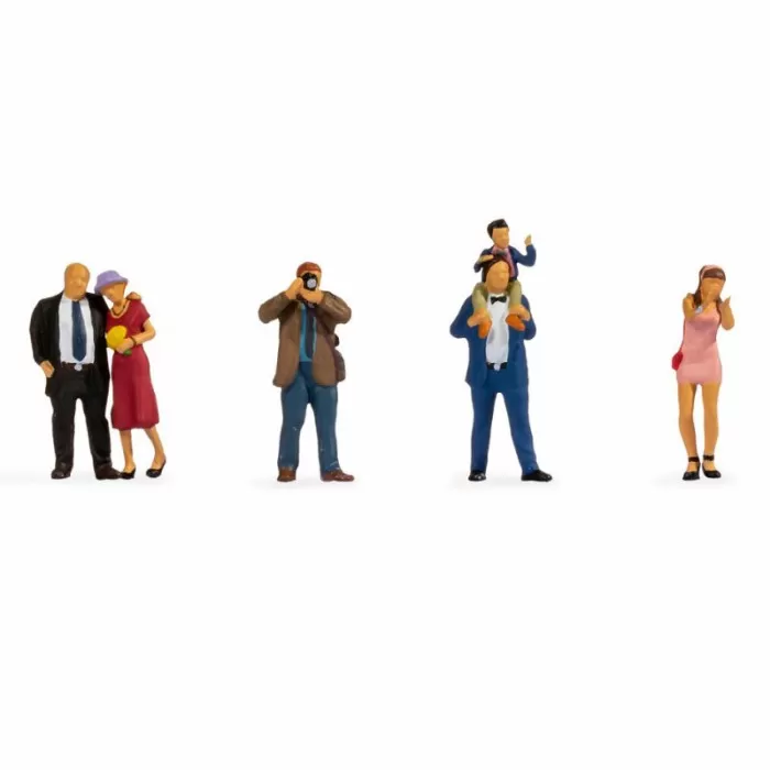 Wedding Guests TT scale 1:120