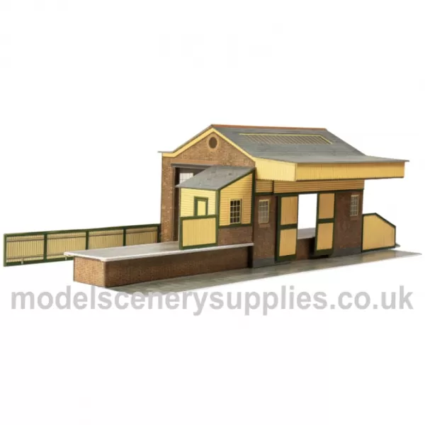 Goods Depot Building in Red Brick OO  Superquick A07.0